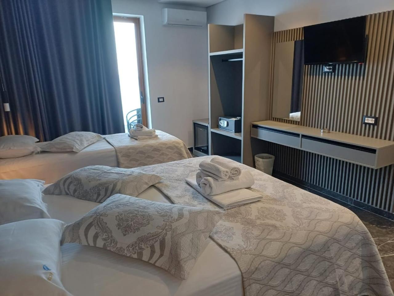 Blue Bay Hotel ساراندا المظهر الخارجي الصورة