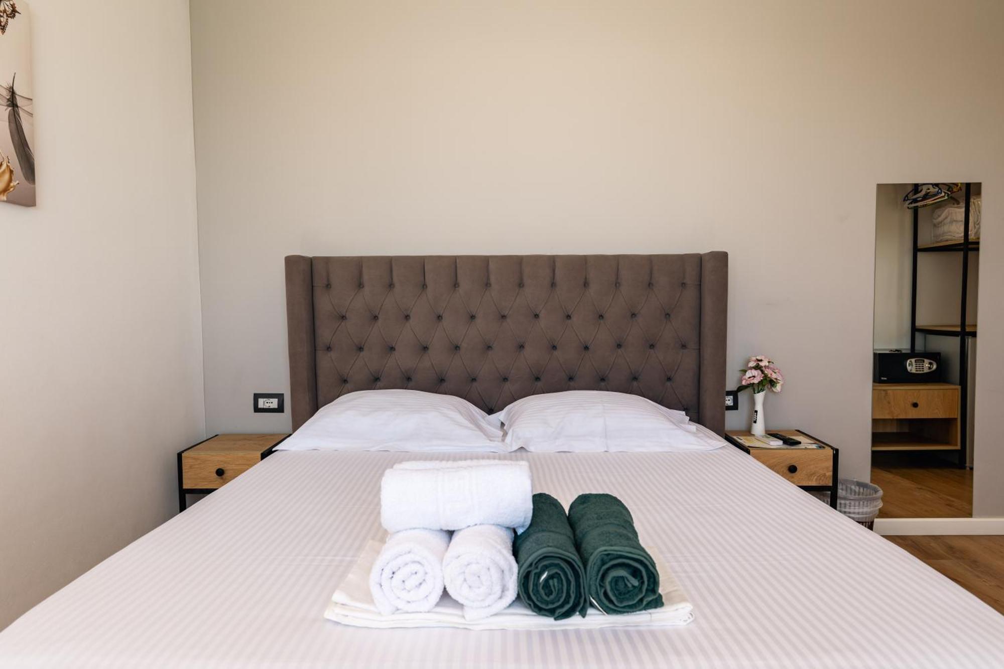 Blue Bay Hotel ساراندا المظهر الخارجي الصورة