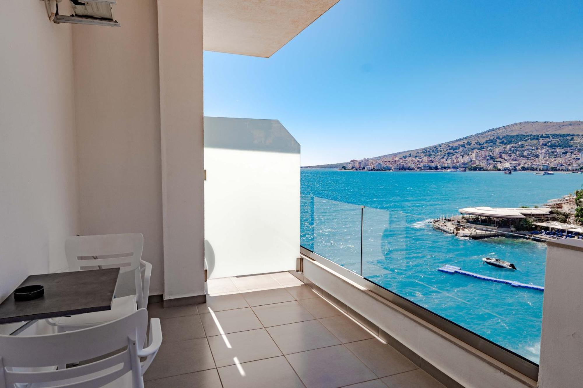 Blue Bay Hotel ساراندا المظهر الخارجي الصورة