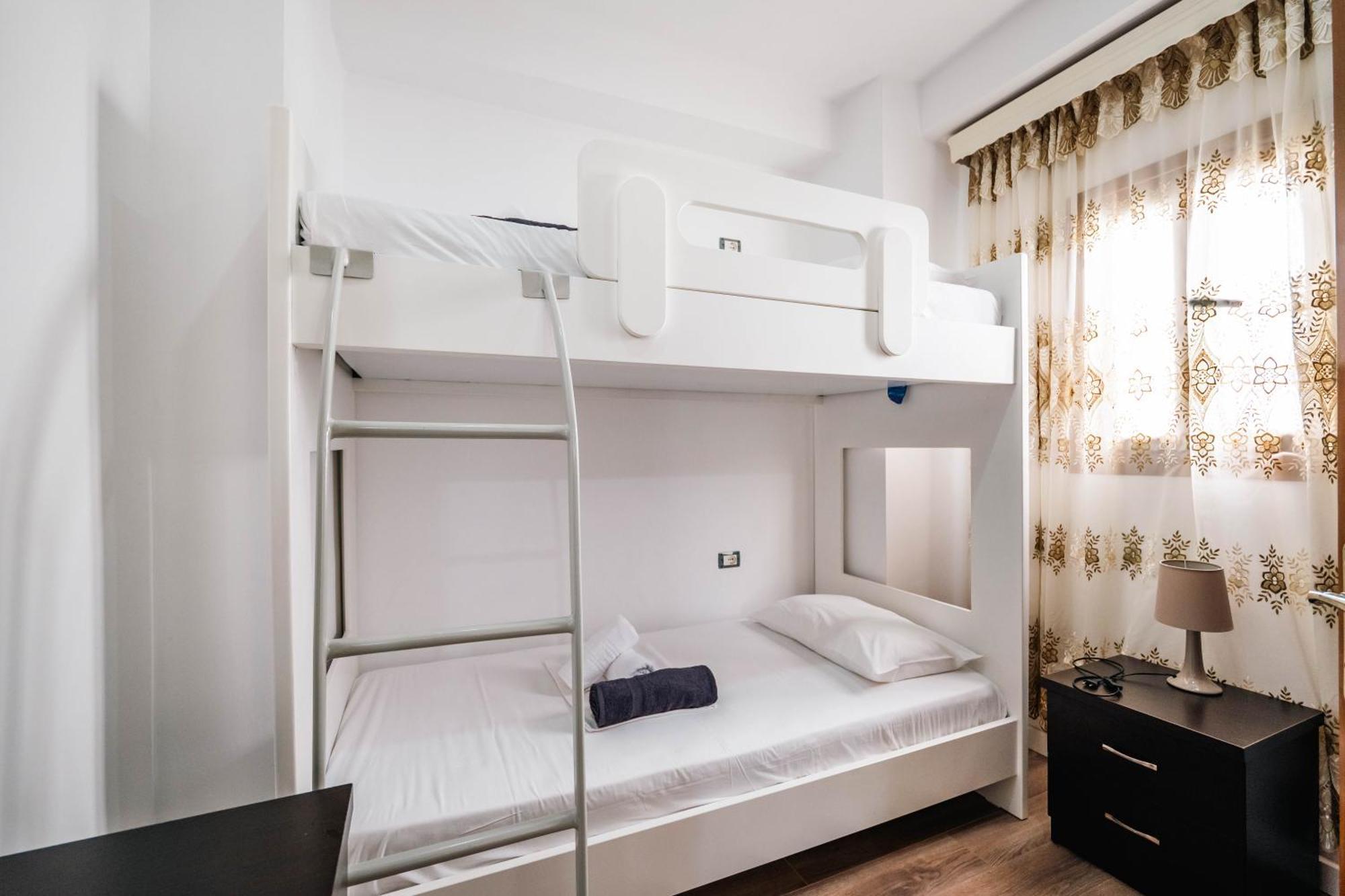 Blue Bay Hotel ساراندا المظهر الخارجي الصورة