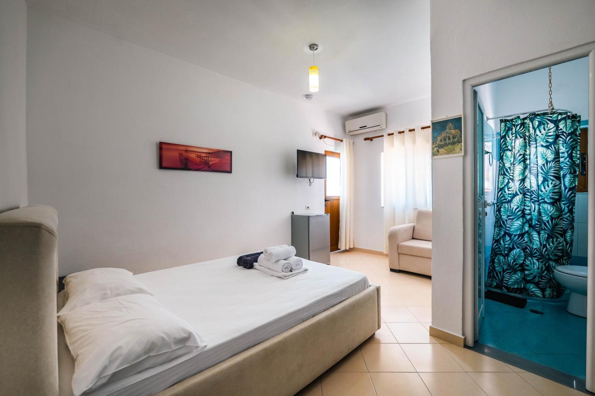 Blue Bay Hotel ساراندا المظهر الخارجي الصورة