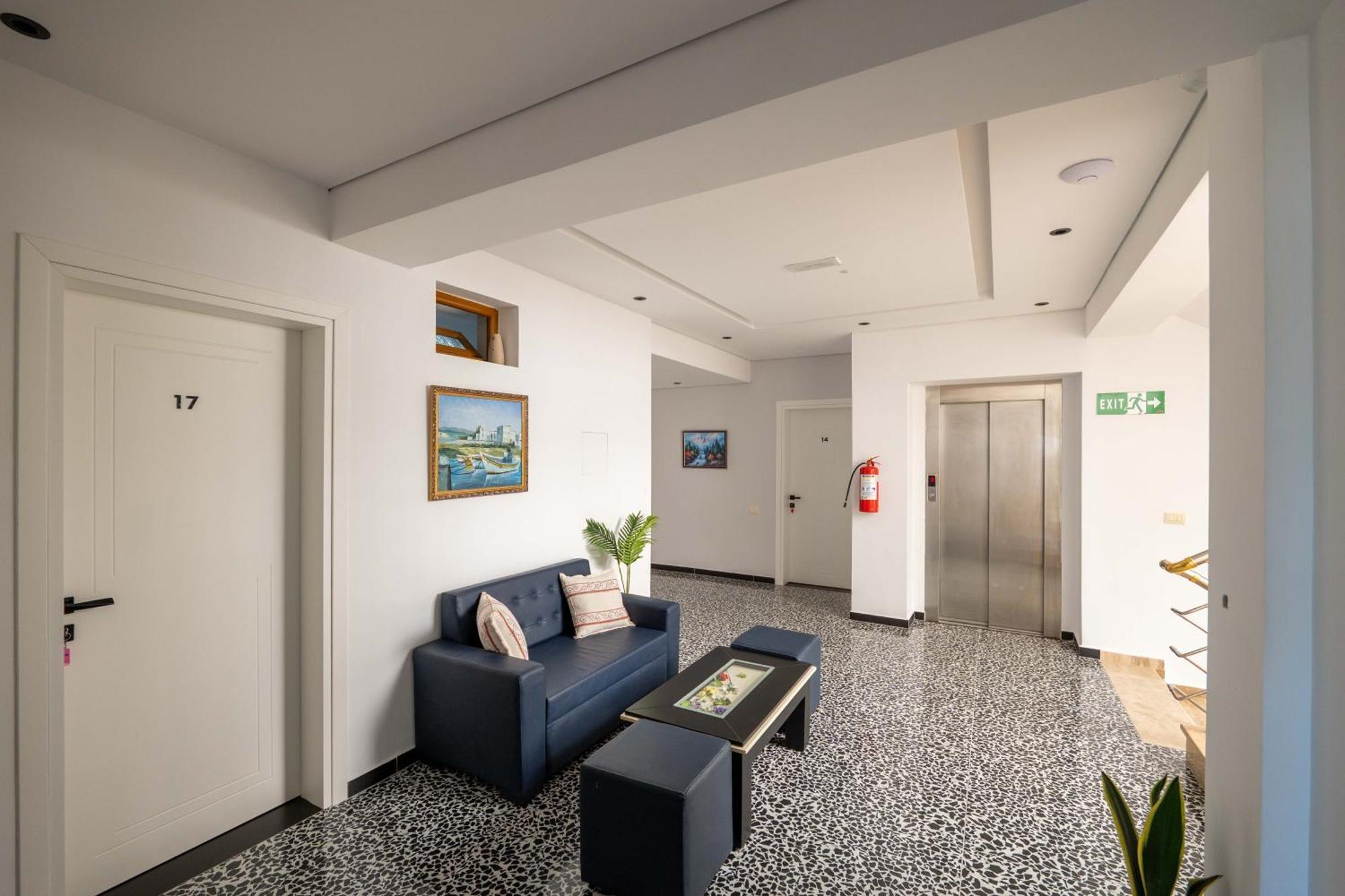 Blue Bay Hotel ساراندا المظهر الخارجي الصورة